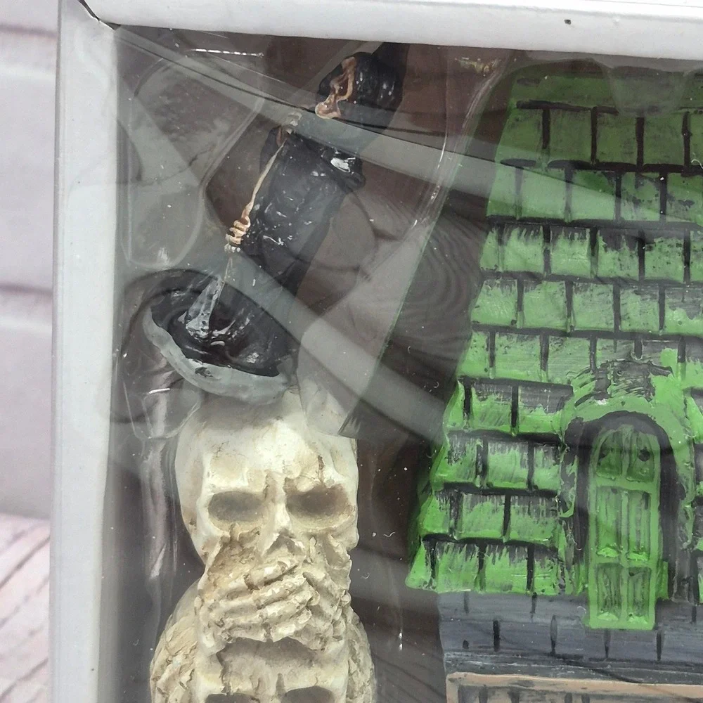 Seasonal Collection 6 Piece Halloween Fairy Garden Set Haunted House Skulls NEW